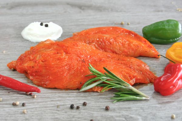 Putengrillsteaks in Paprika-Jogurt-Marinade
