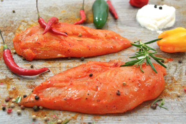Hähnchengrillsteaks in Paprika-Joghurt-Marinade